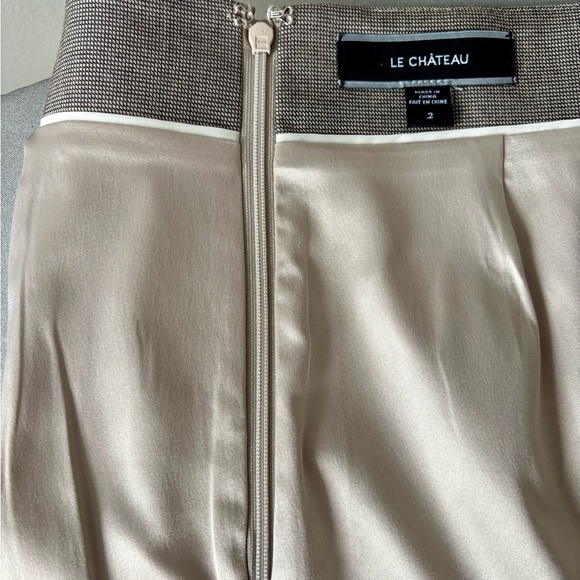 Chic Beige Skirt with Button Detail - Picture 4 of 8
